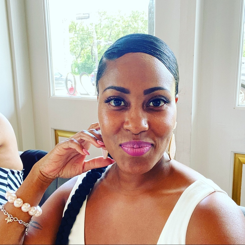 Meet your Posher, Monique